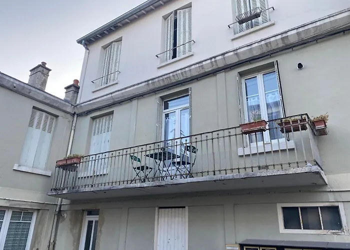Appartement Luxueux Renove Avec Balcon & Garage