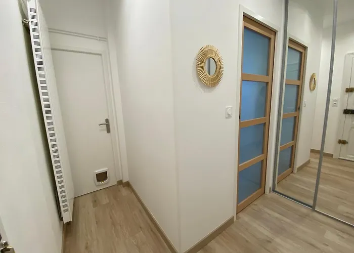Appartement Luxueux Renove Avec Balcon & Garage